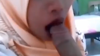 Jilbab ngentot di kost sama suami orang